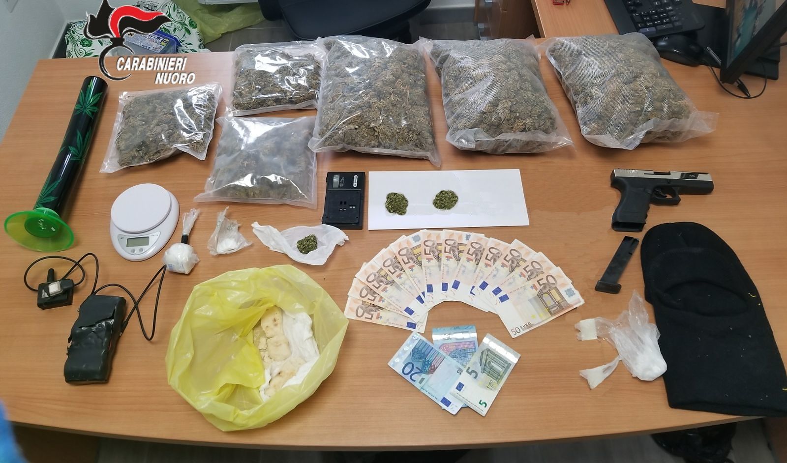 Sardegna, due chili di marijuana nascosti tra i contatori Enel: un arresto