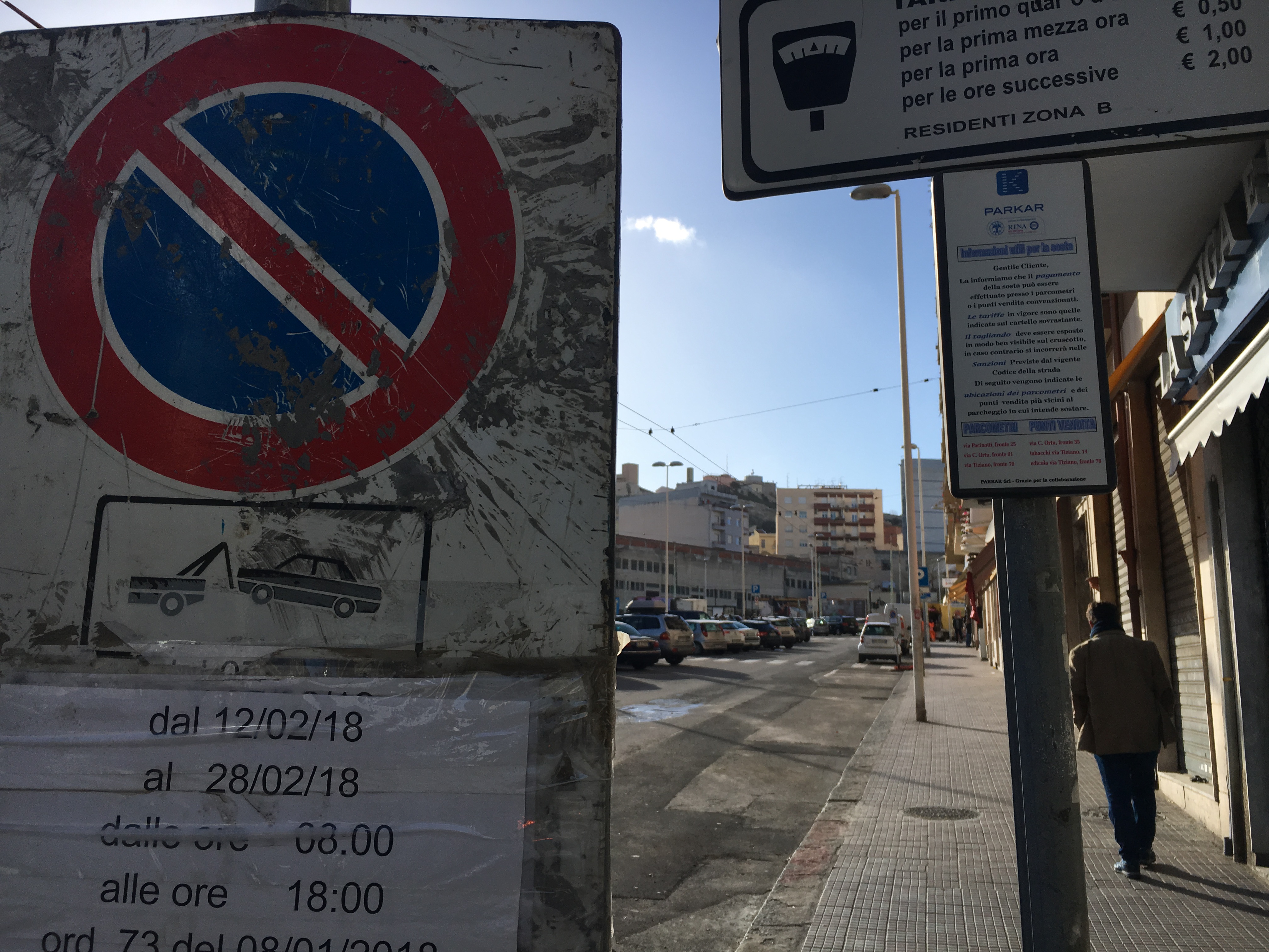 Divieti di sosta selvaggi a Cagliari: “Disagi per commercianti e residenti”