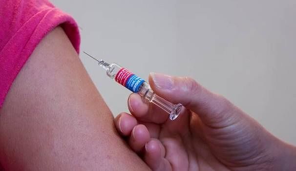 Quartu, mamme in fila dall’alba per il vaccino dei figli: ancora disagi e proteste