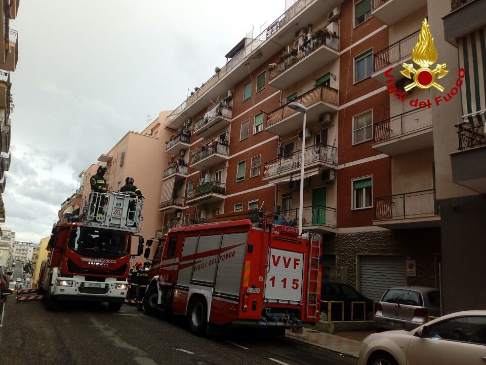 Forti piogge a Cagliari, intervento dei vigili del fuoco in via Argentiera