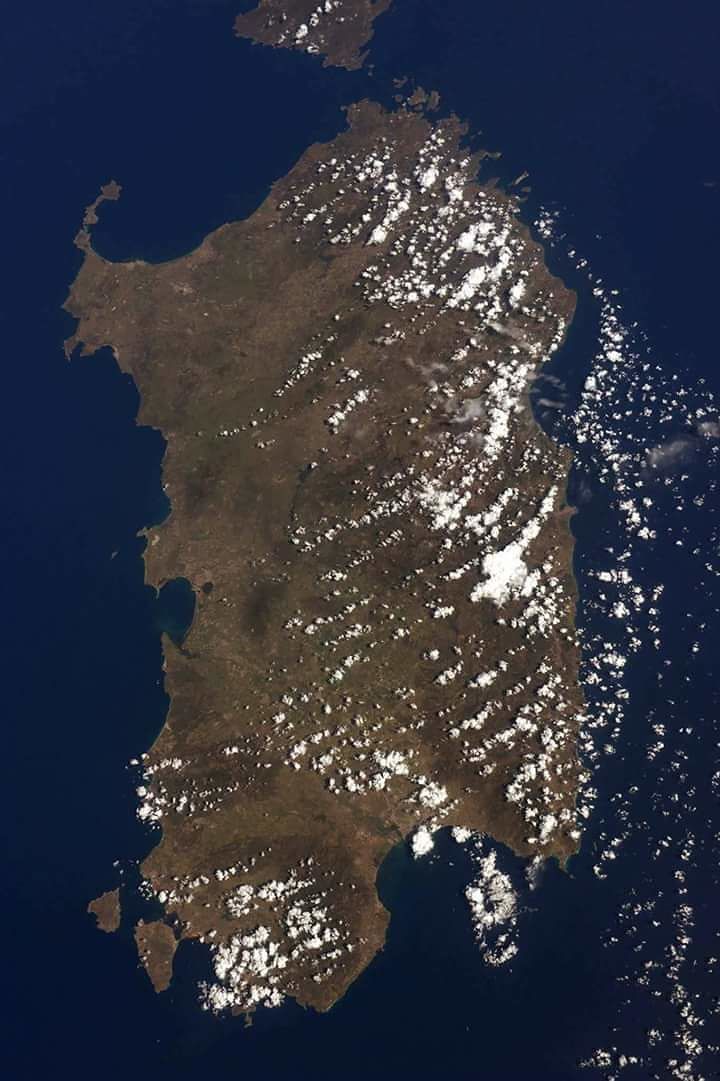 Lo spettacolo della Sardegna vista dalla spazio