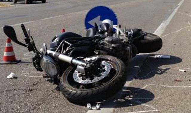 Travolge una moto e scappa: è caccia al pirata di Monserrato