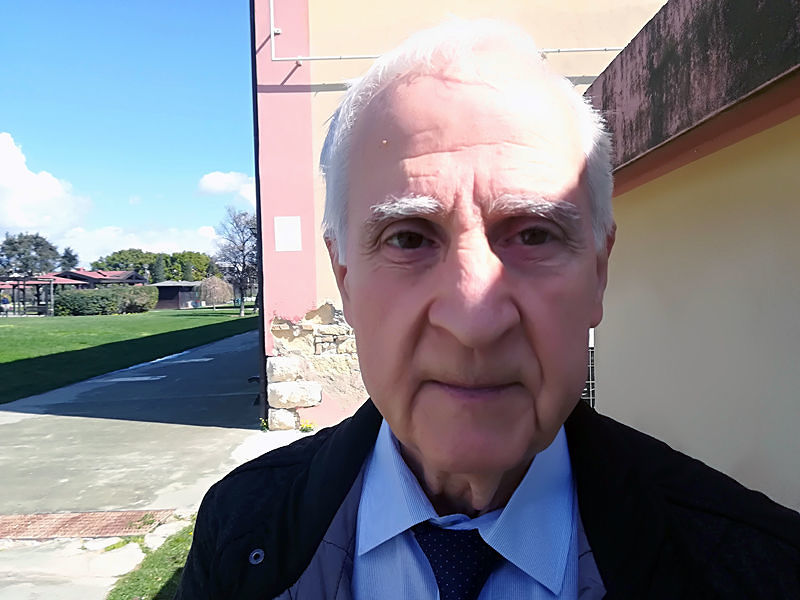 Pirri, un intero condominio contro “l’incubo” porta a porta: “Non siamo a New York”