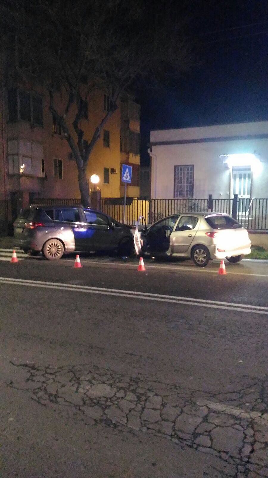 Cagliari, frontale nella notte in viale Marconi: due feriti all’ospedale