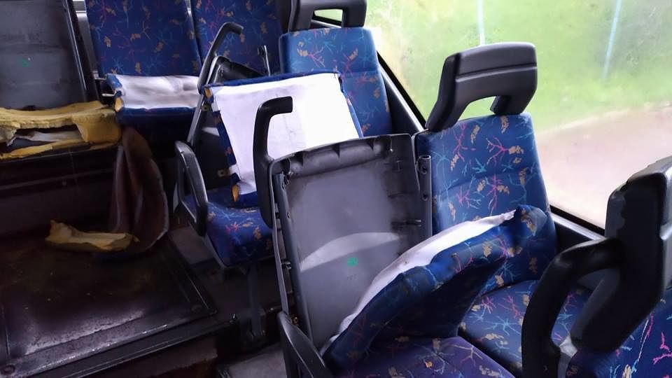 Studenti “Attila” a bordo dei pullman Arst: sedili e bocchette dell’aria spaccati