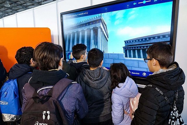 Iscol@ in Sardegna: nel futuro la cattedra scompare e la prof è sul carrello