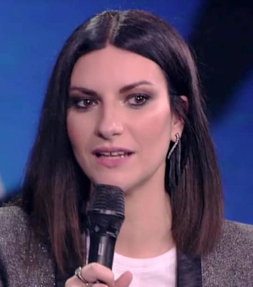 Laura Pausini, ecco la svolta per il concerto in Sardegna: “Vieni a cantare a Fenosu”