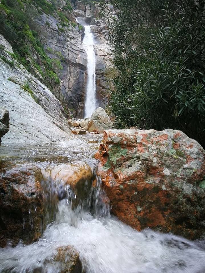 Villacidro, tutti pazzi per Sa Spendula: in migliaia alla cascata che incantò D’Annunzio