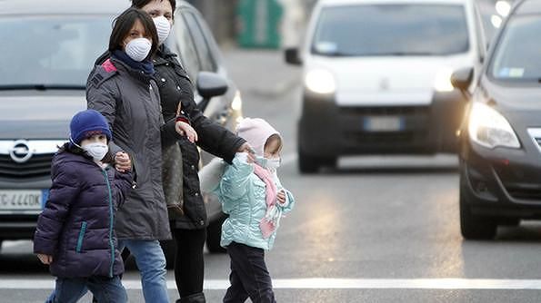 La meningite spaventa i cagliaritani: “Dovremo uscire di casa con la mascherina”