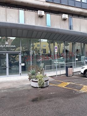 Cagliari, scritte minacciose contro il prof. Cao: interviene la Scientifica