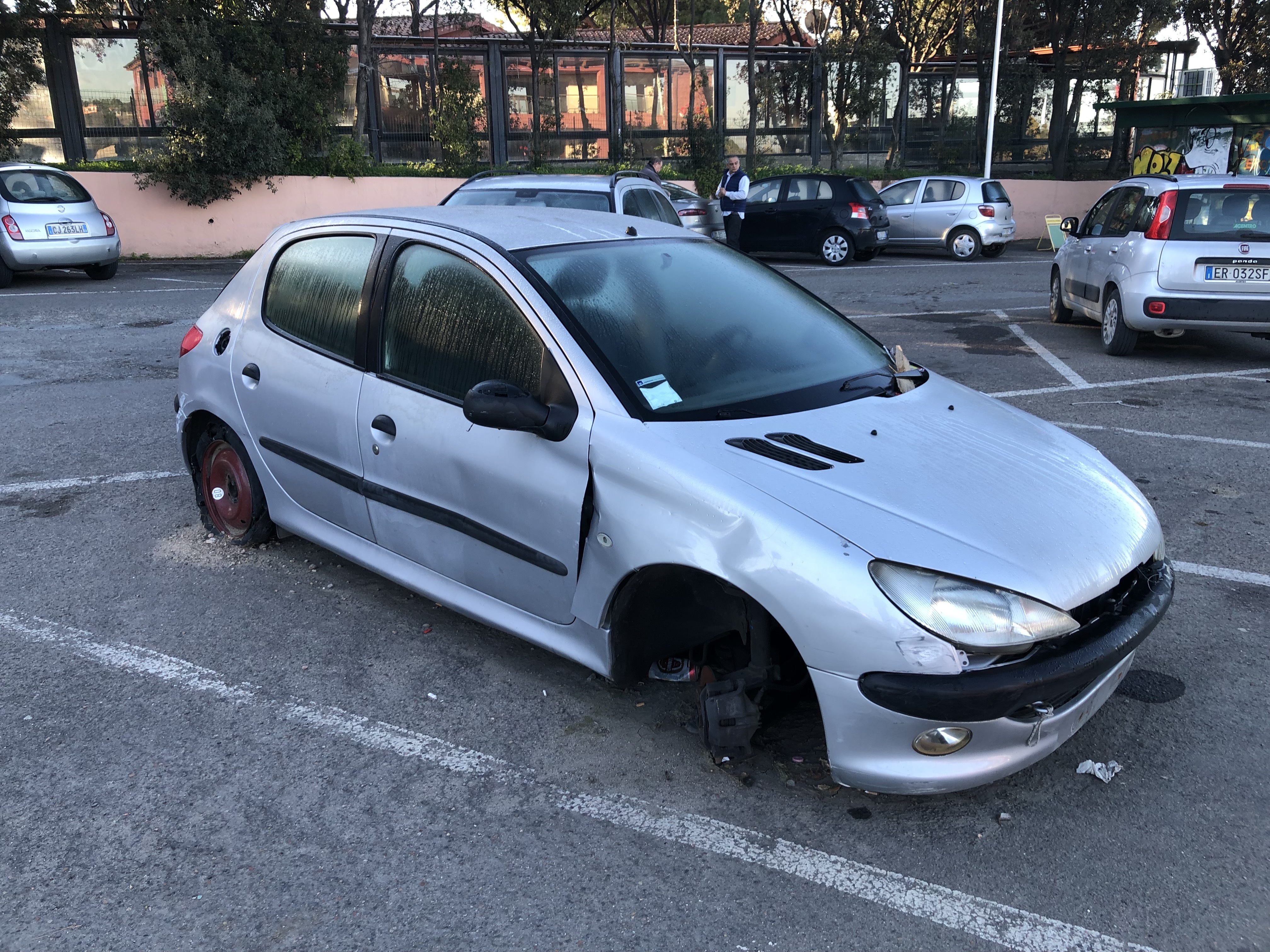 A Bellavista c’è da spostare una macchina: la vergogna quartese