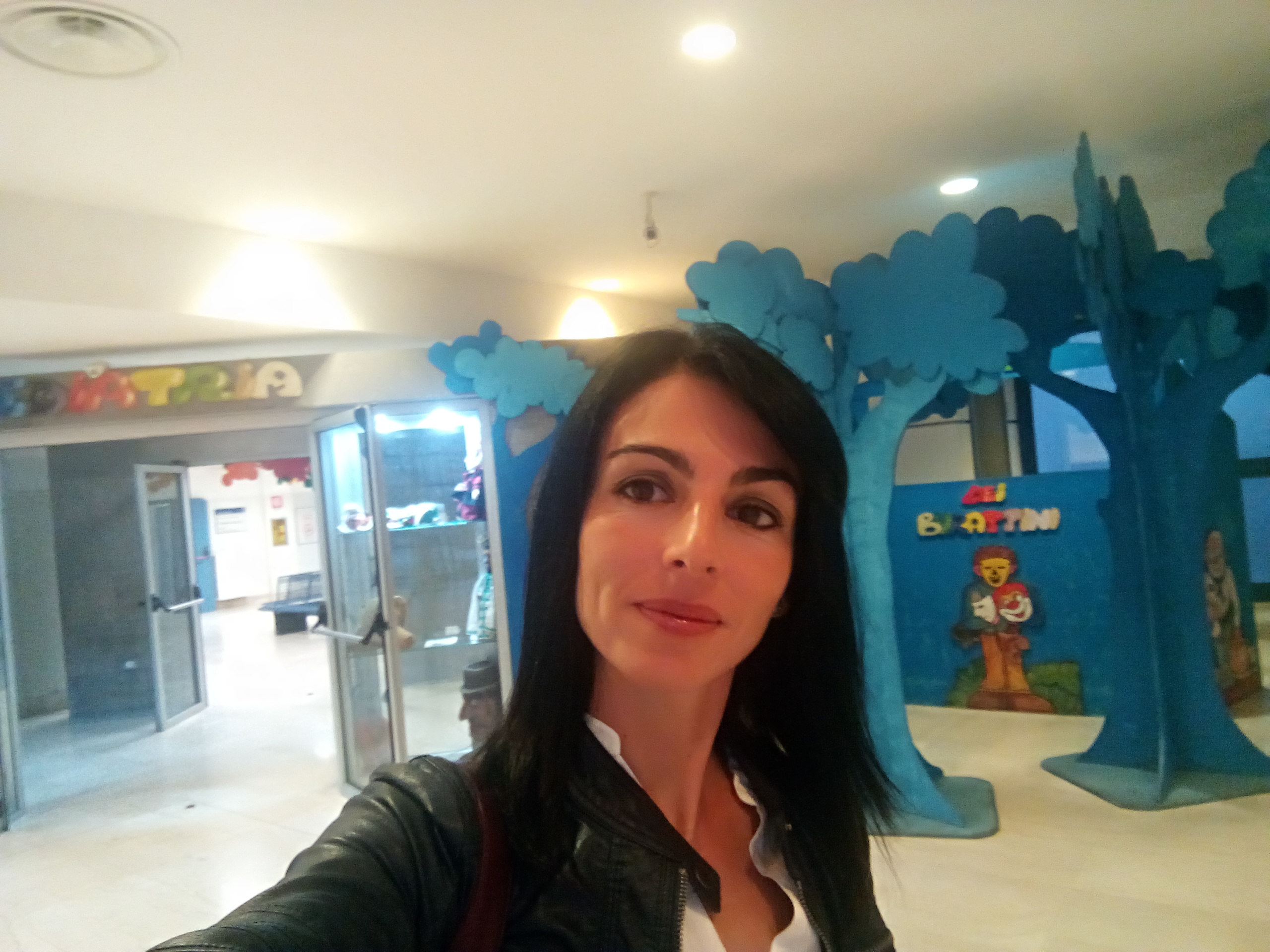 Duecento libri per la “scuola” dell’ospedale Brotzu: grazie a un fotografo