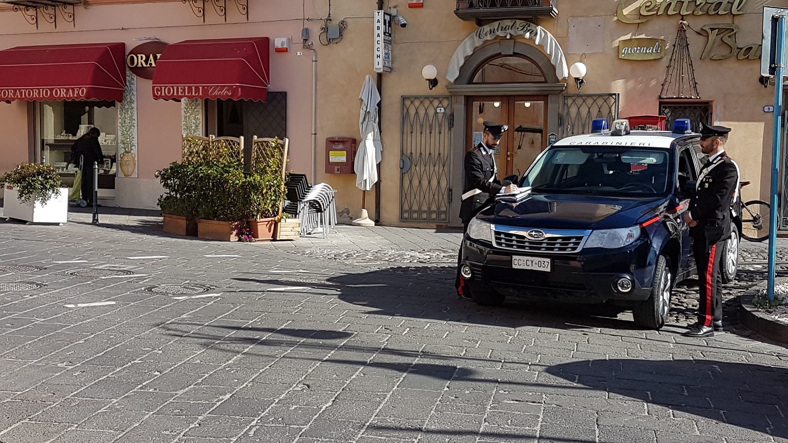 Orosei, furto in gioielleria: individuato dai carabinieri “l’Arsenio Lupin”