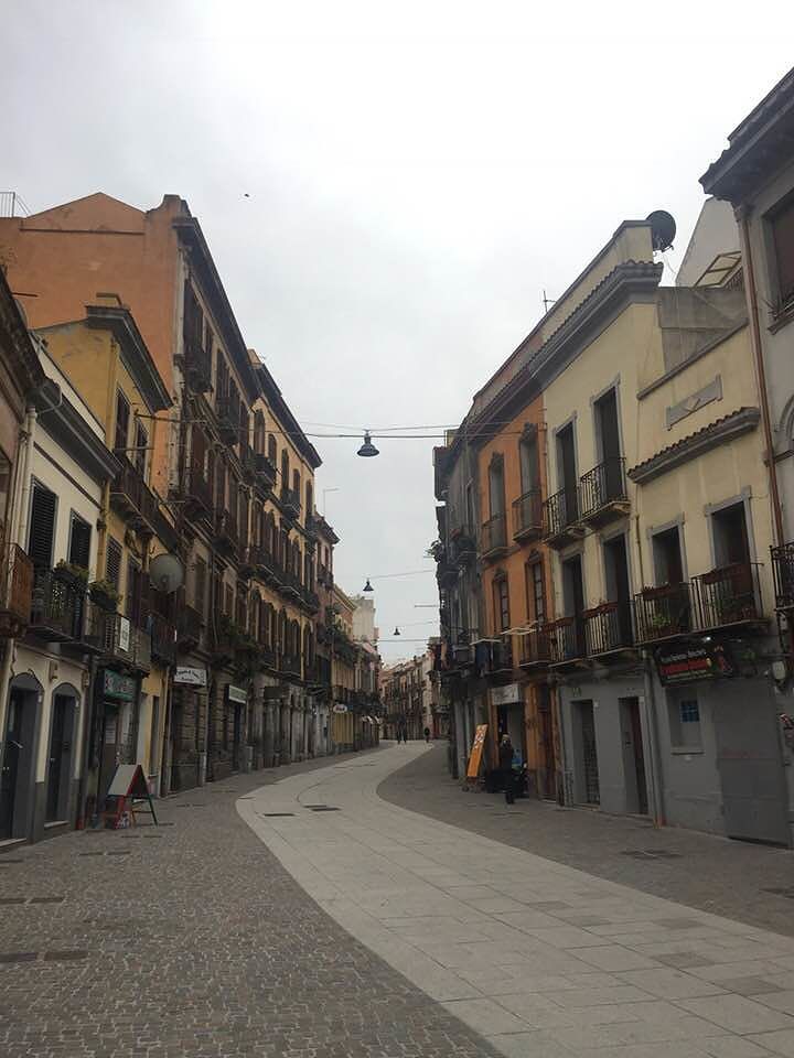 Cagliari, benvenuti a mezzogiorno nel nuovo Corso pedonale: “Neanche un’anima viva”