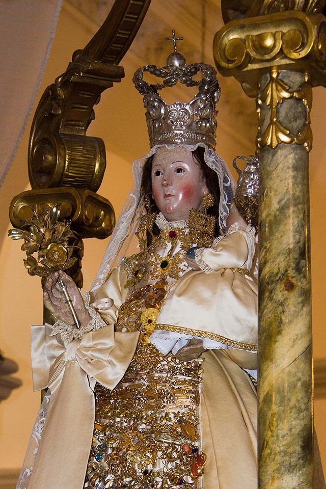 Una intera comunità unita nel nome di Santa Maria Chiara: grandi festeggiamenti a Pirri