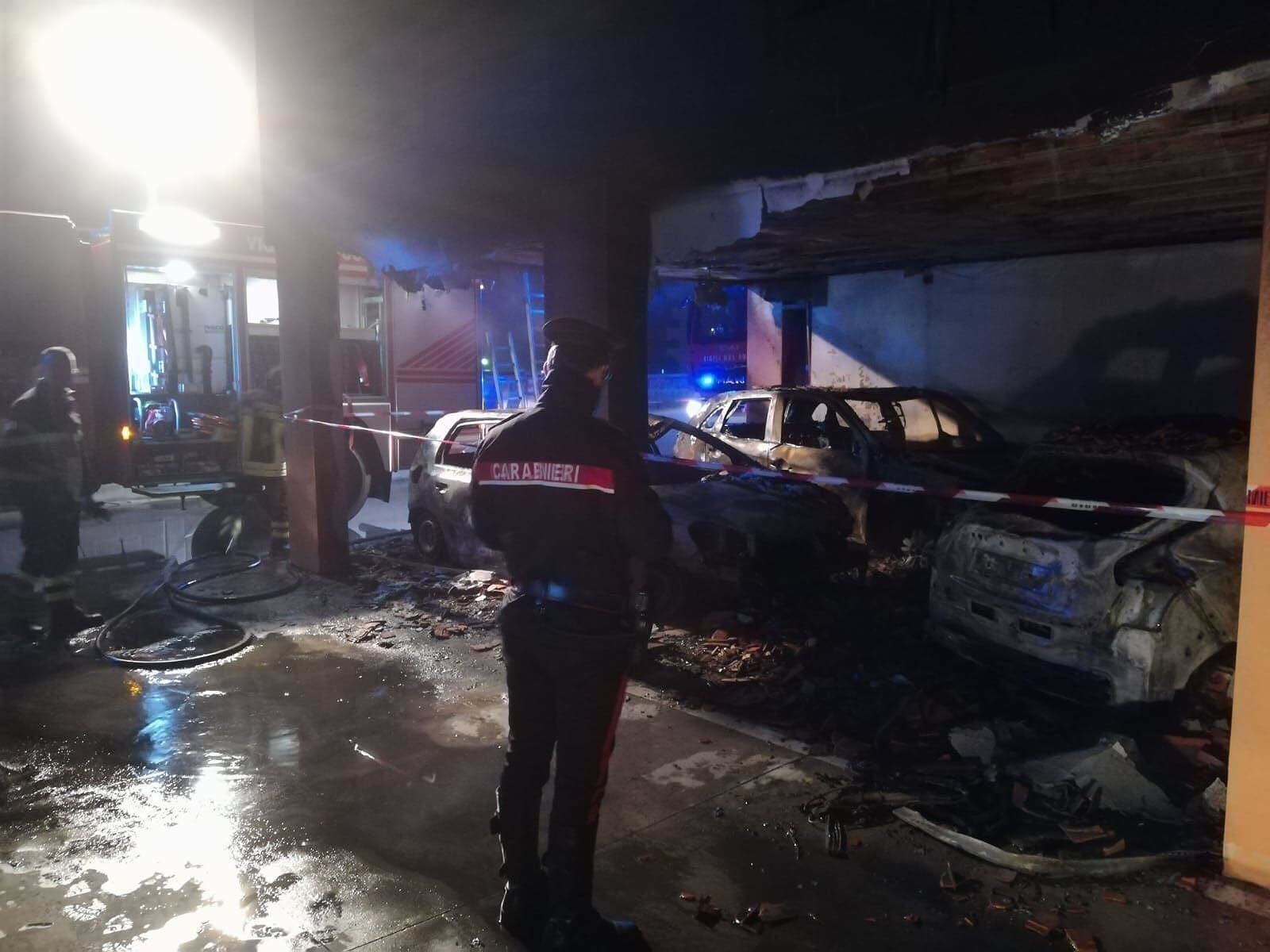 Notte di fuoco a Quartu e Sestu: in fiamme cinque auto