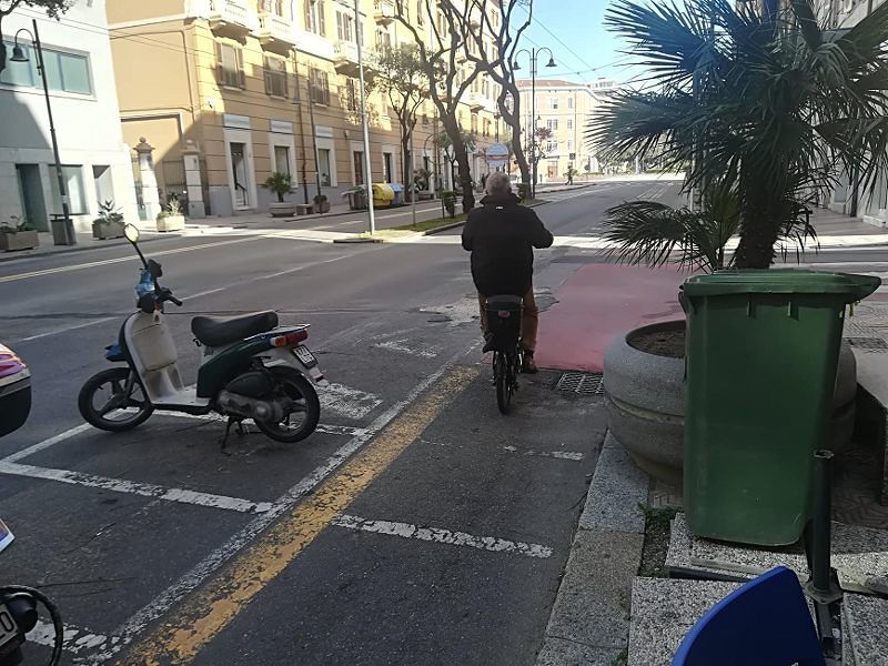 Cagliari, deserte le piste ciclabili di via Dante: tre ciclisti in tutta la mattina