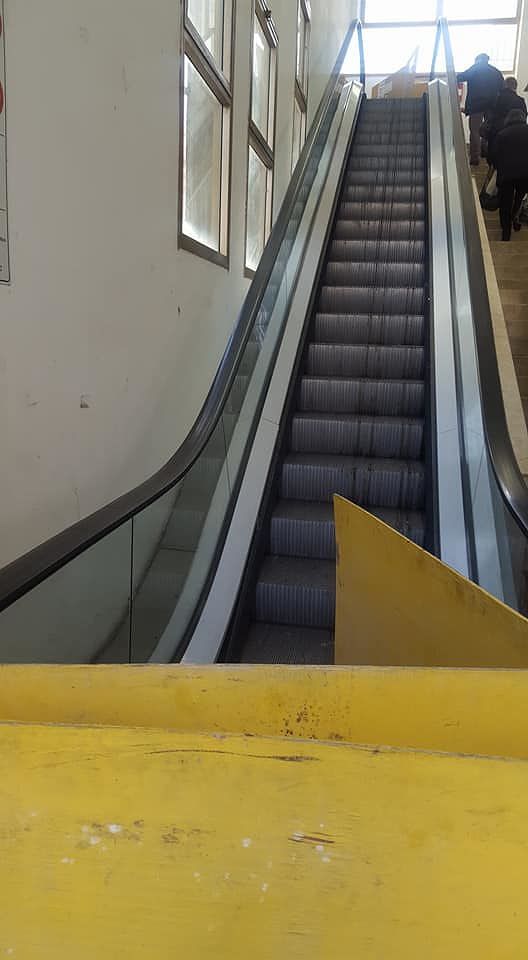 Cagliari, mercato di via Quirra a ostacoli: “La scala mobile di nuovo in tilt”