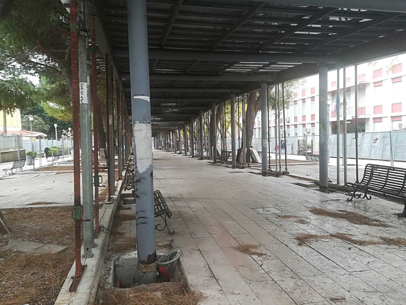 Cagliari, miracolo a metà in piazza Giovanni: a giugno riapre la passeggiata coperta