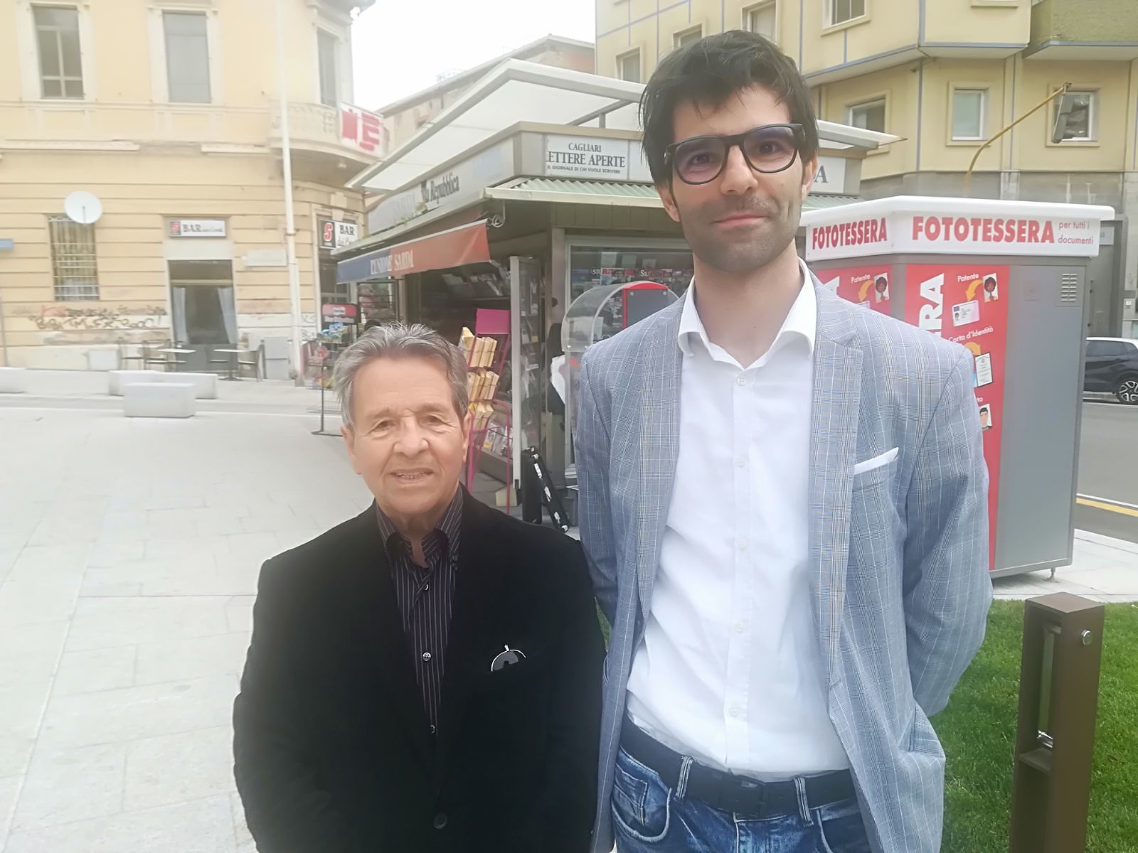 Cagliari, in piazza Garibaldi riapre la storica edicola: “In memoria di Aldo Orofino”