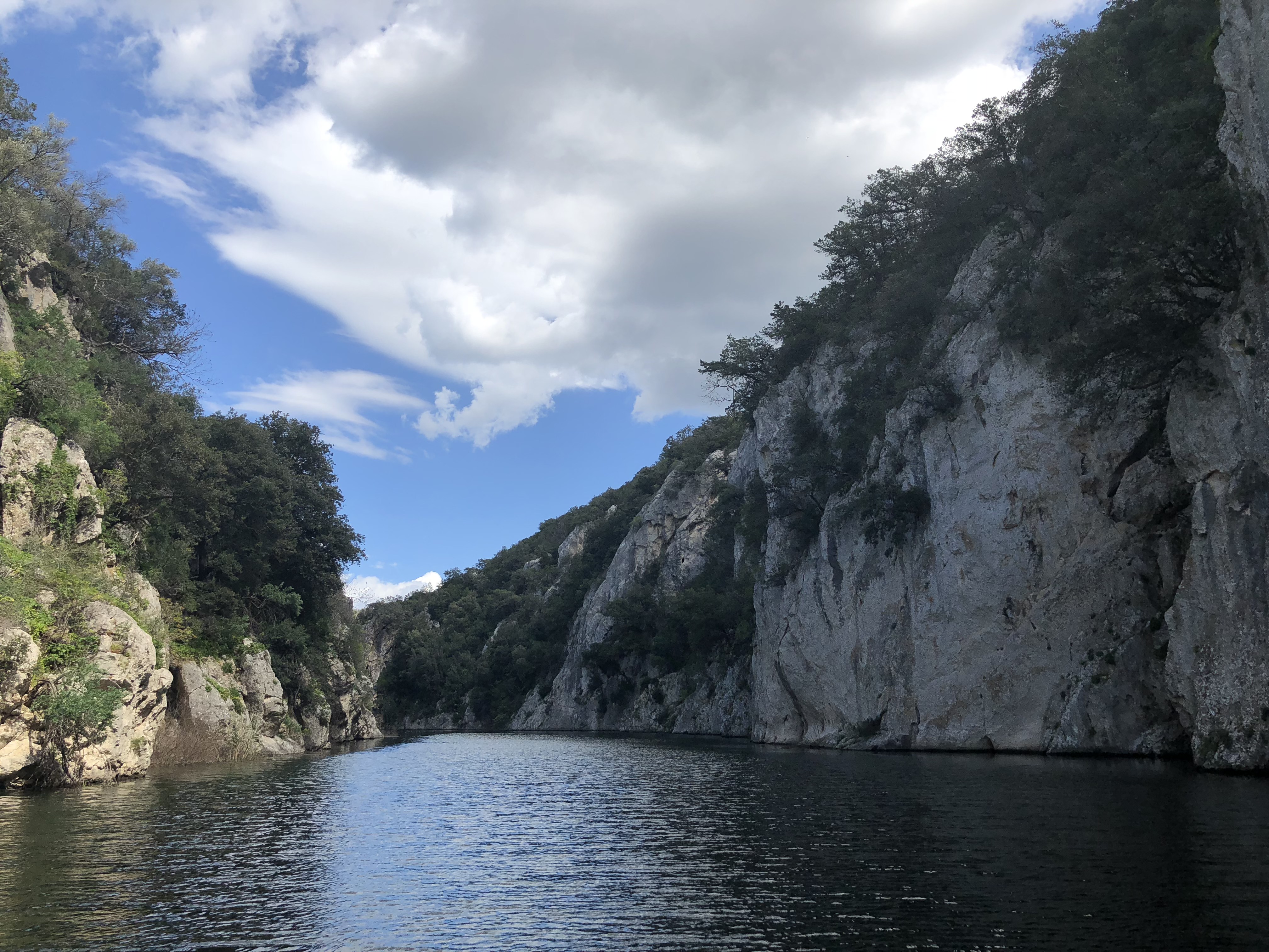 Il cuore paradisiaco della Sardegna batte nel lago Cedrino: l’inchiesta