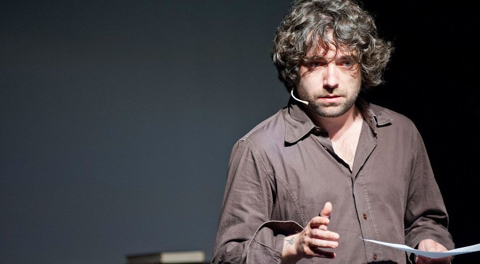 Giulio Cavalli apre la sesta edizione del festival Éntula