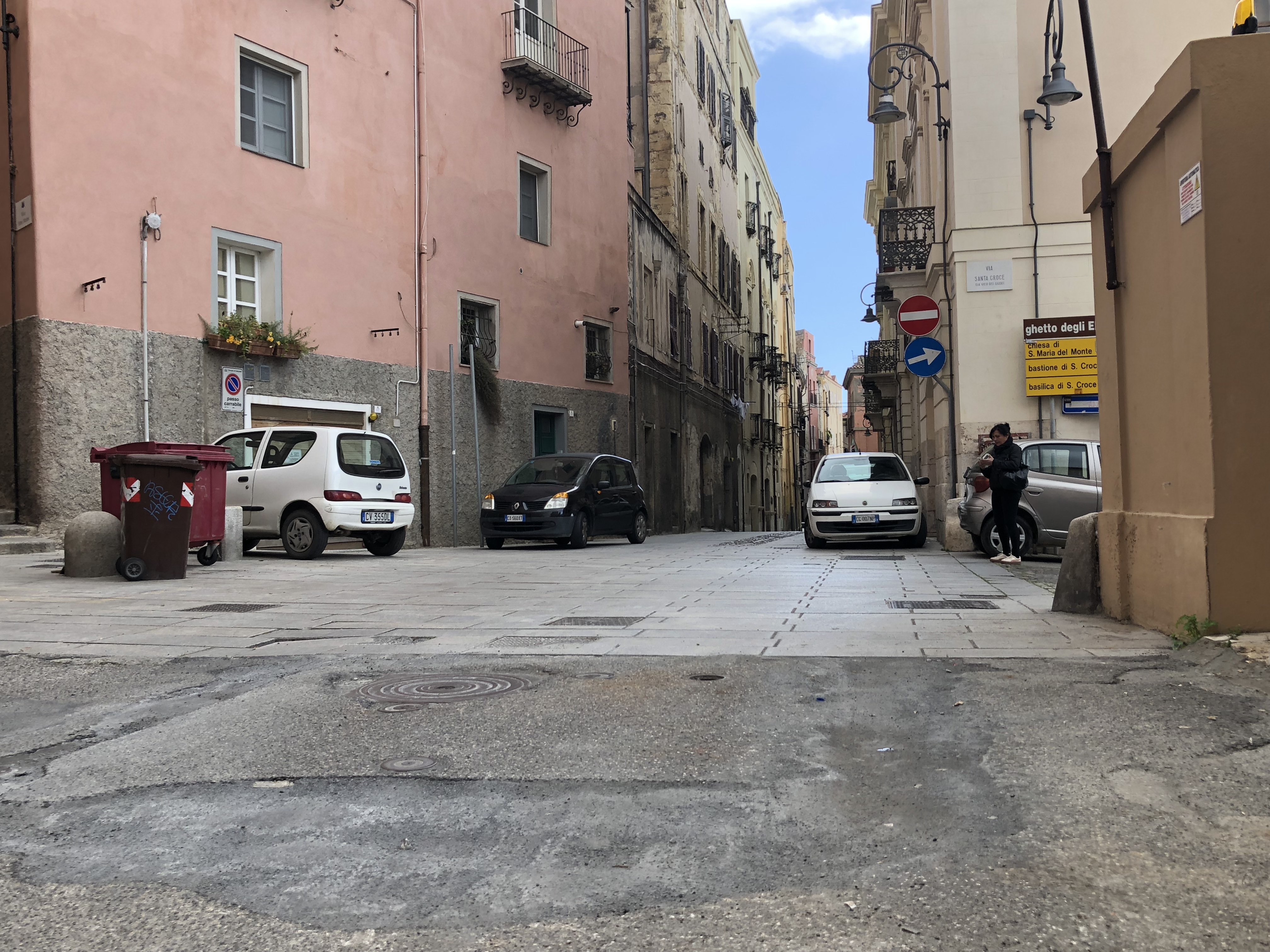 Cagliari, il giallo del tubo rotto a Castello: cittadini infuriati con Abbanoa
