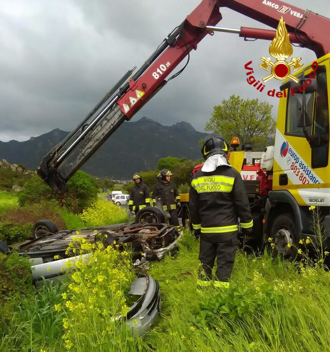 Sardegna, auto si ribalta sulla Sp36 e finisce in cunetta