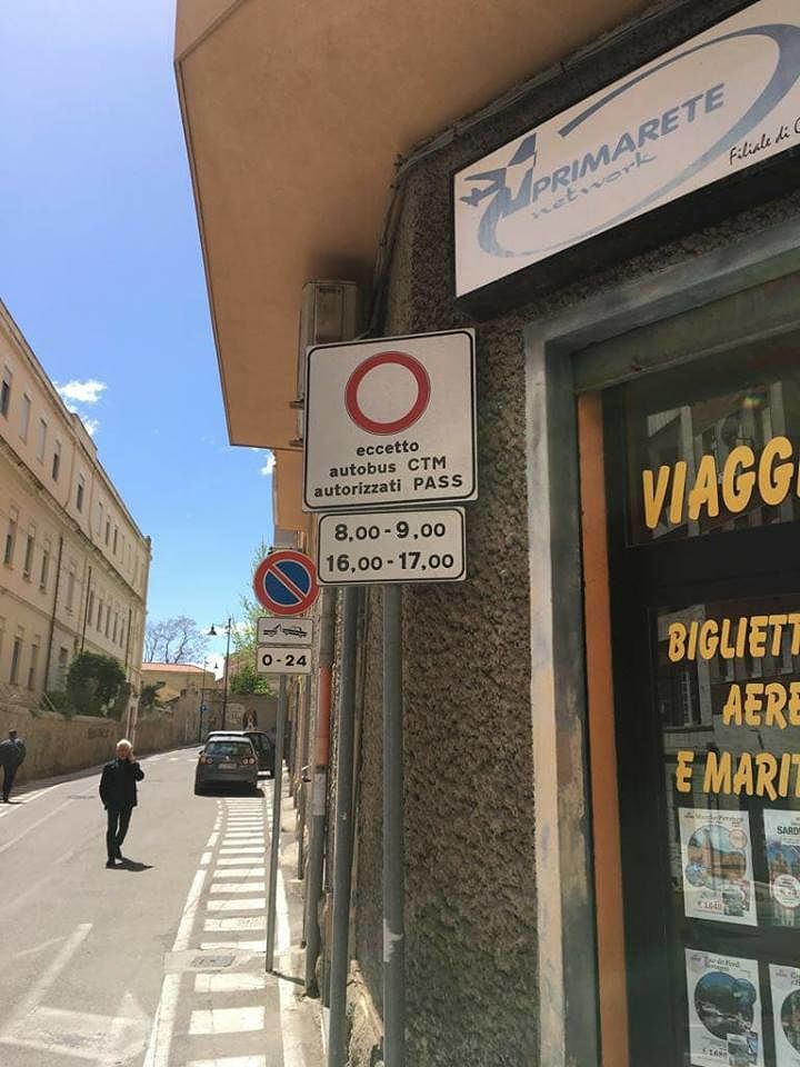 Cagliari, scuole di Villanova inaccessibili in auto: “Bloccati i papà coi pass”