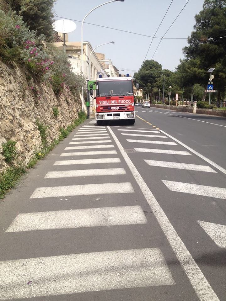 Cagliari, l’ascensore si guasta a Castello: intrappolata famiglia con passeggino