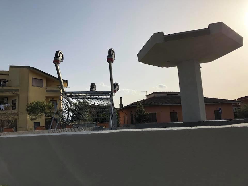 Decimomannu, i vandali devastano la piazza ancora prima che abbia un nome: “Cretini senza scrupoli”