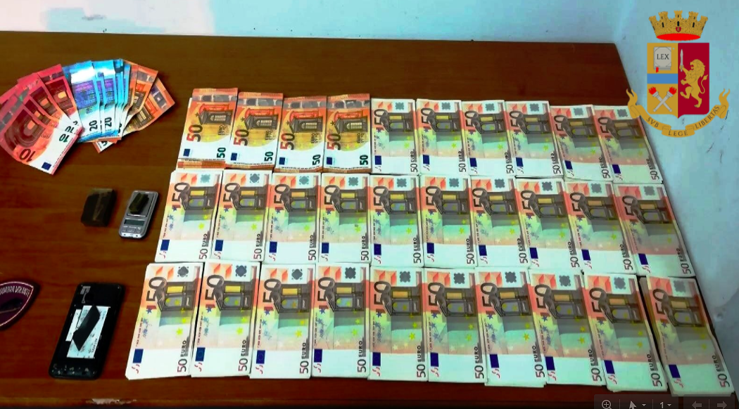 Cagliari, pusher arrestato dalla polizia: nella casa a Pirri nascondeva 15mila euro