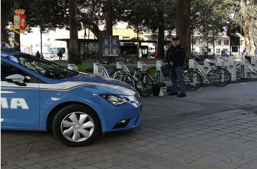 Cagliari, la Polizia scopre i baby vandali del bike sharing: nei guai tre giovanissimi di Elmas