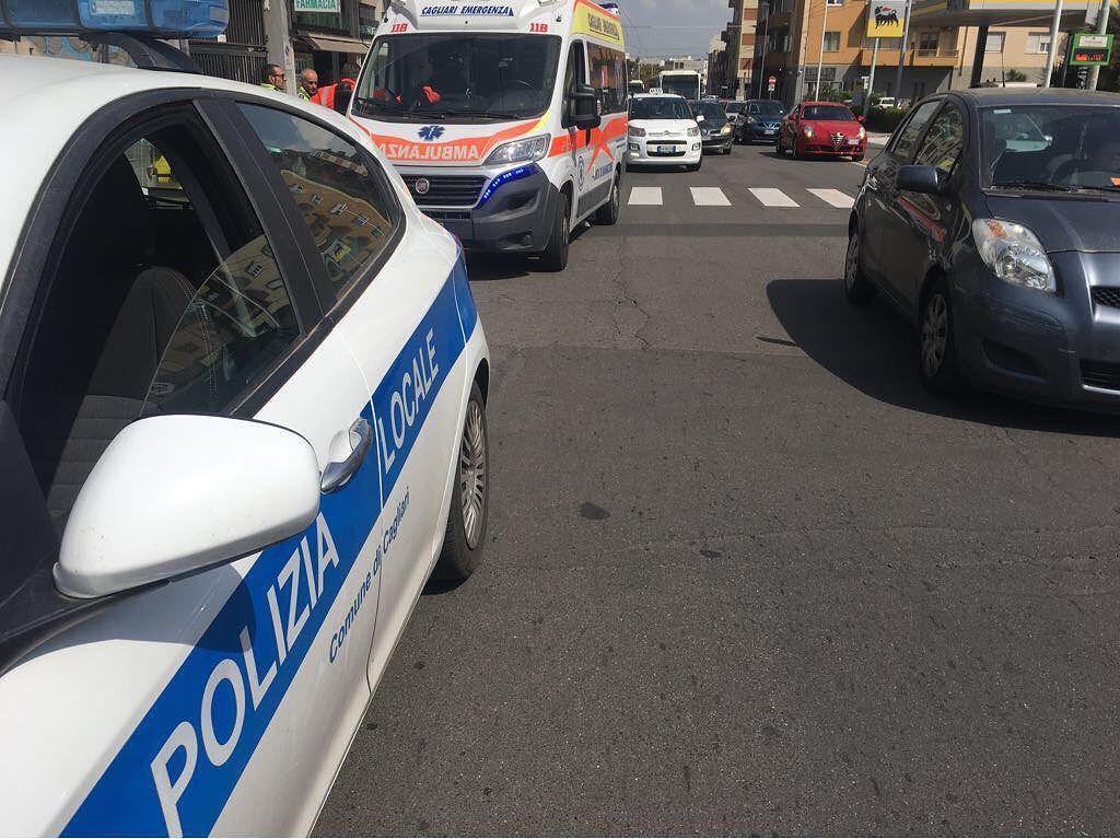 Cagliari, Suv travolge un pedone sulle strisce: finisce all’ospedale