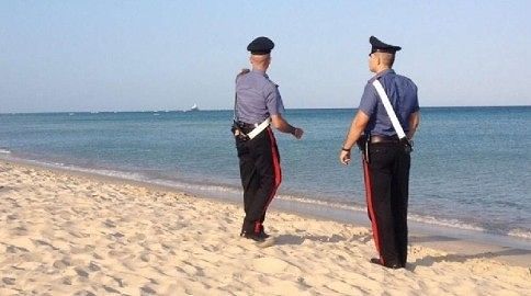 Santa Giusta, cadavere in spiaggia: forse di una donna dell’Est Europa