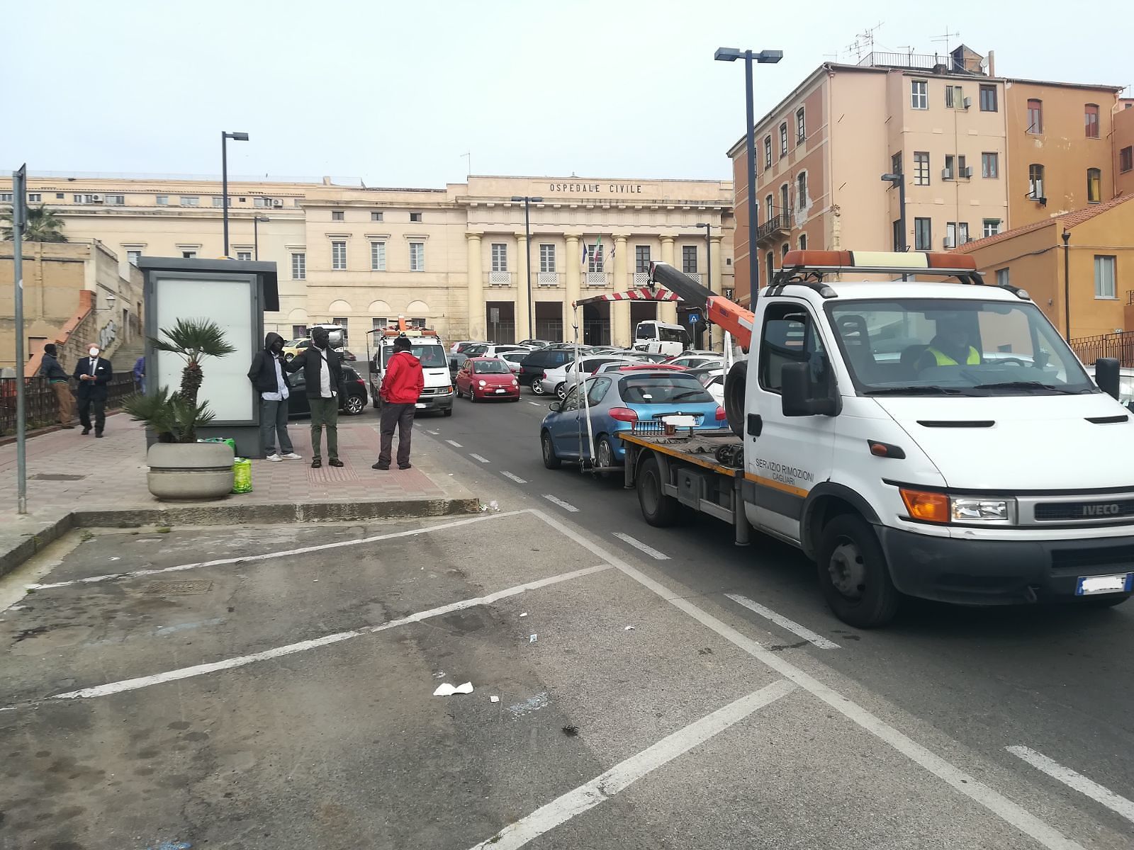 Pulizia strade a Cagliari, automobilisti “smemorati” puniti: strage di multe in via san Giorgio