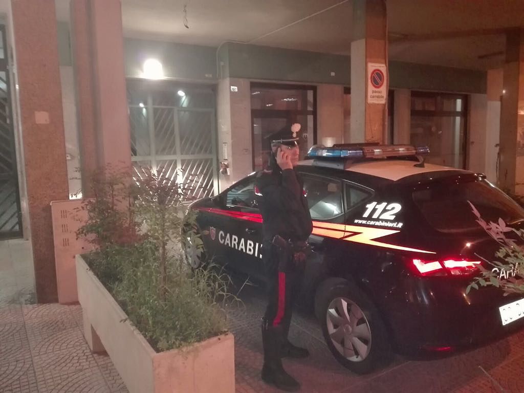 Cagliari, tenta il furto ma perde l’equilibrio e precipita dal terzo piano: 22enne gravissimo