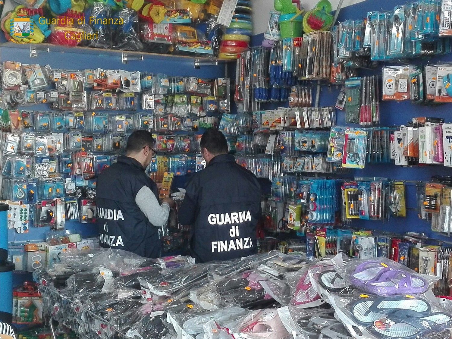 Muravera, la finanza sequestra oltre 500 prodotti non sicuri da un negozio