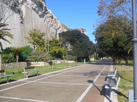 Cagliari, i vandali ai Giardini Pubblici: mozzata la testa a tre statue