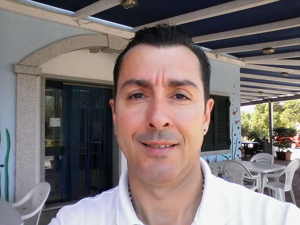 Giallo a Quartu: “Ho salvato un’anziana entrata vestita in acqua al Poetto”