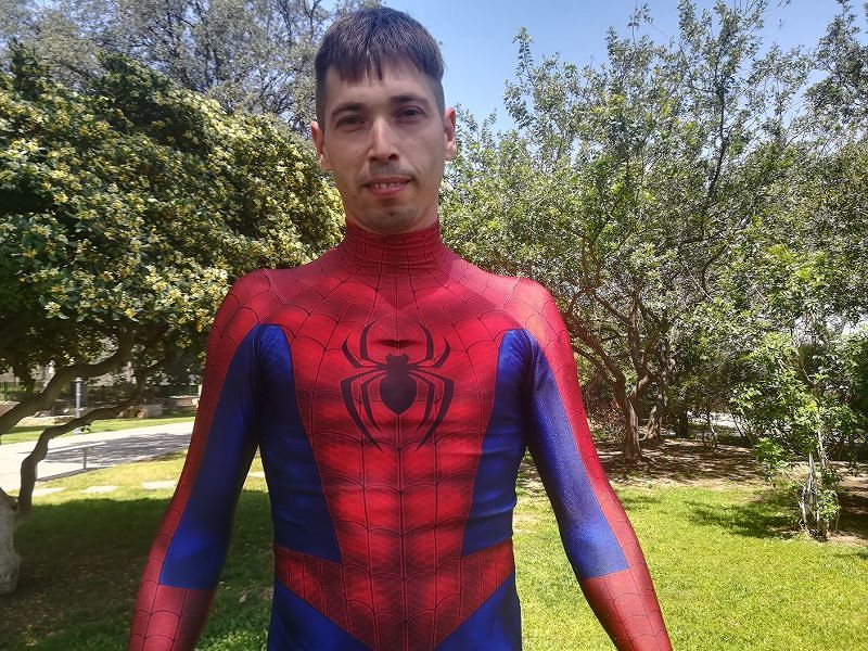 L’Uomo Ragno di Cagliari? È un muratore: “Io, Spiderman Casteddu, mi diverto e mio figlio è pazzo di me”