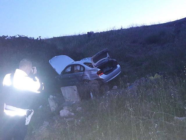 Sulcitana, la Bmw vola nella scarpata a Giorgino: guard rail divelto, tre giovani feriti