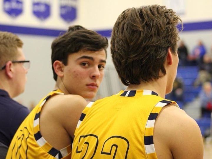 Si ammala di cancro negli Usa, gara di solidarietà per un 18enne di Sassari