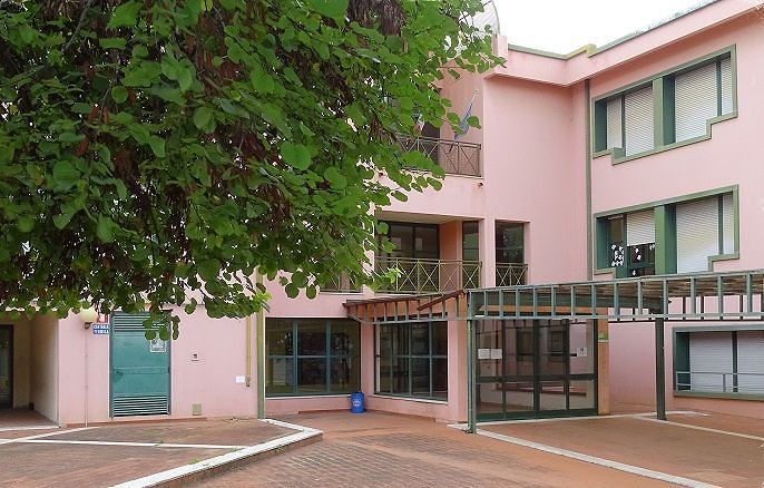 Cagliari, ladri nella scuola “San Michele”: rubati i soldi delle foto dei bimbi