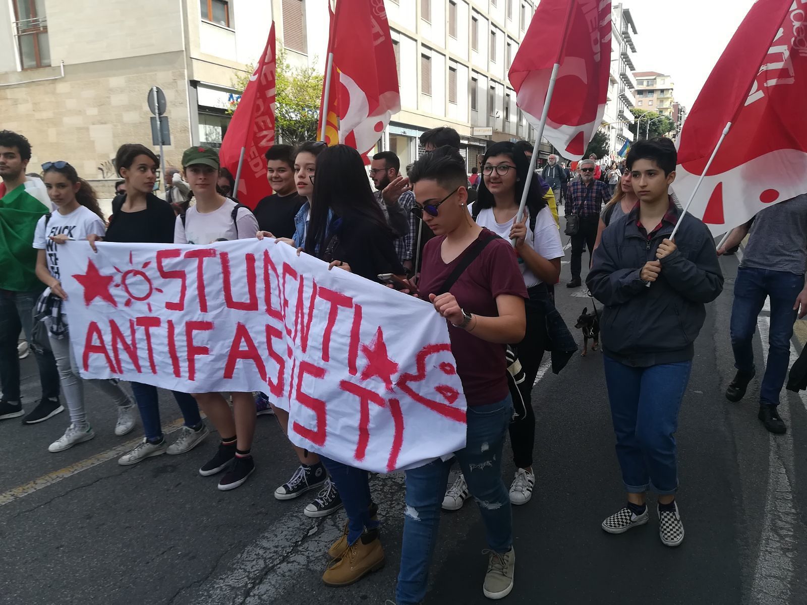 Cagliari, in 1000 per il corteo del 25 aprile: “Il fascismo è ancora tra noi”