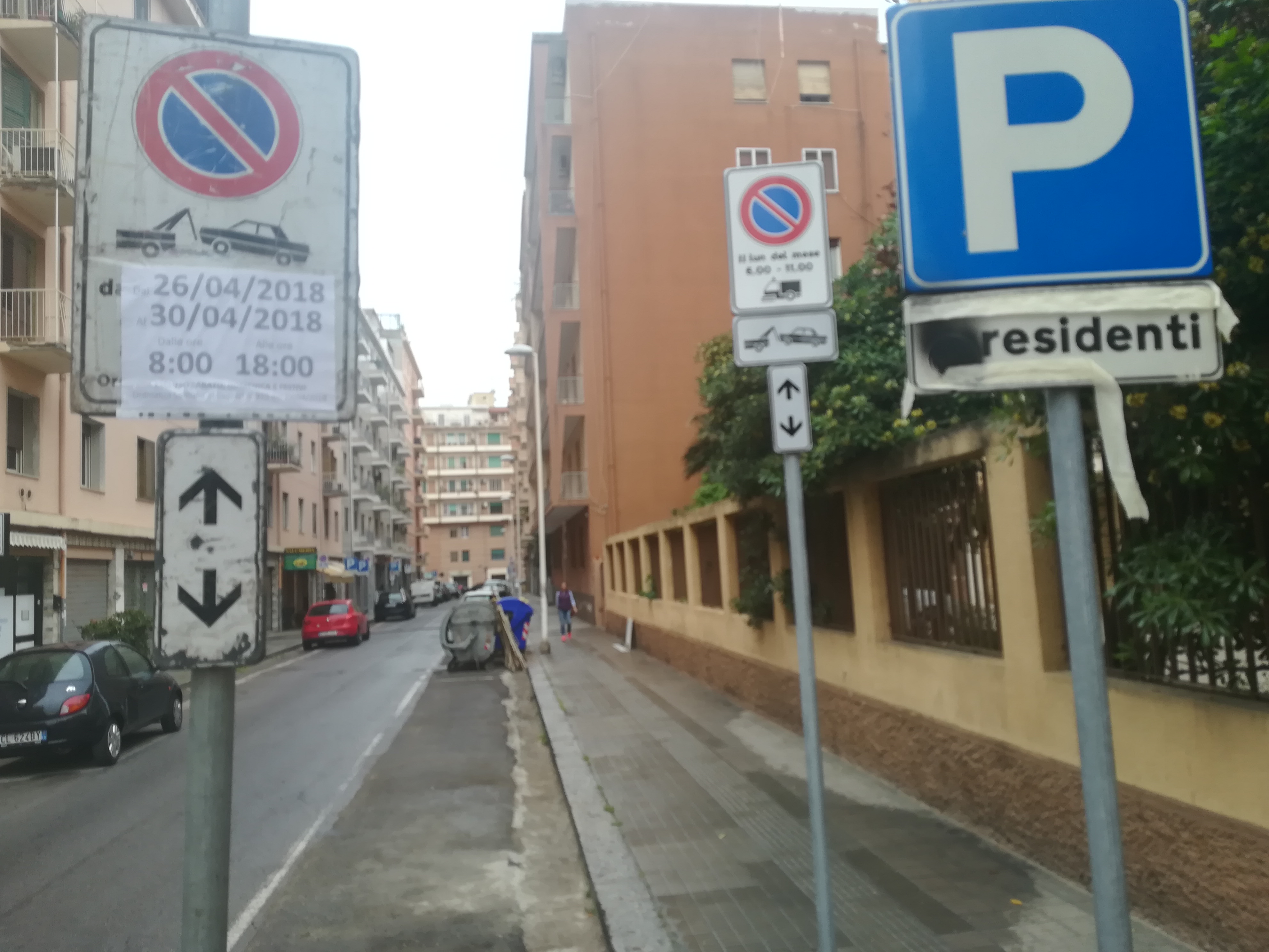 Cagliari, lavori fantasma a San Benedetto: “Ci infiliamo le automobili in tasca?”