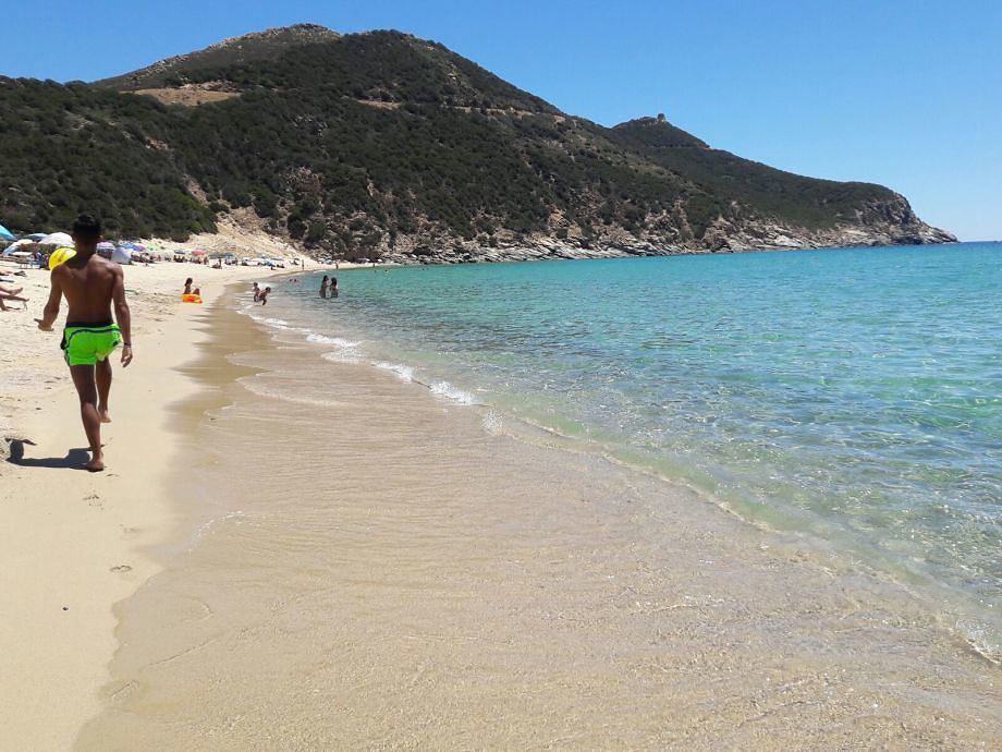 “Spiagge a rischio erosione in Sardegna, accessi a numero chiuso per salvarle”