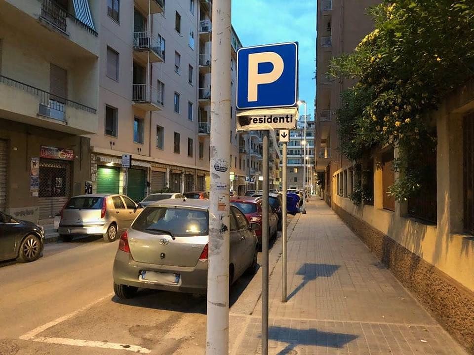 Cagliari, “miracolo” a San Benedetto: il Comune toglie i cartelli dei lavori fantasma