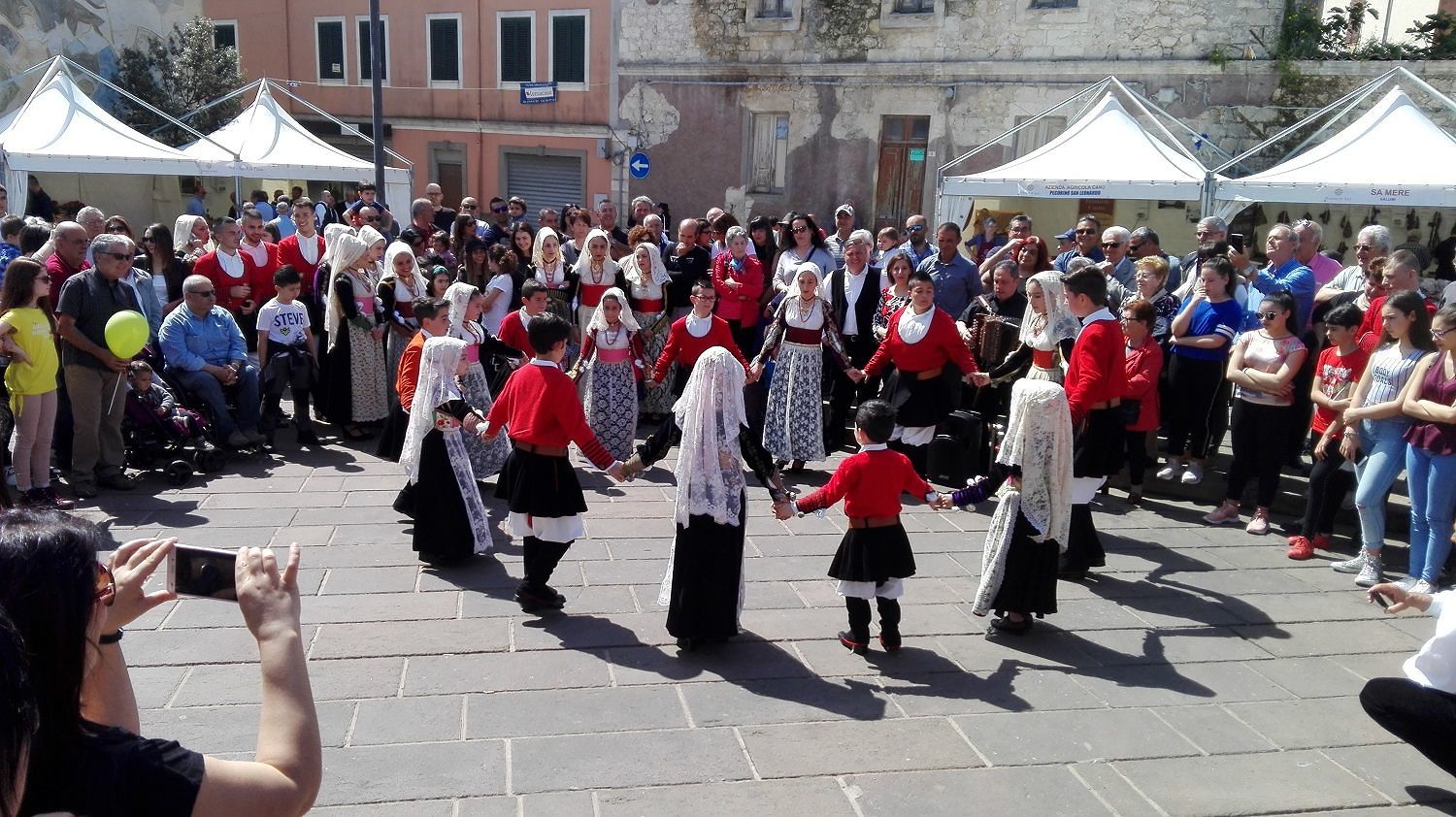 Migliaia di persone alla tre giorni di “Prendas de Ittiri”