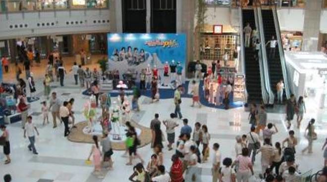 Primo maggio a Cagliari, centri commerciali aperti e polemiche: “È proprio indispensabile?”